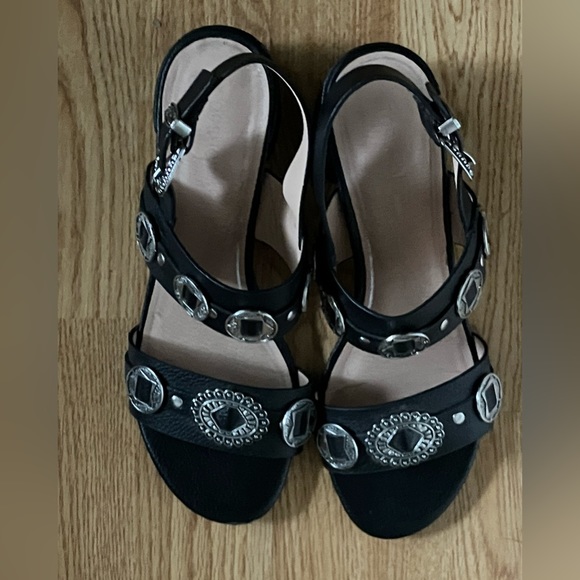 Strappy silver buckle sandals - Picture 4 of 6